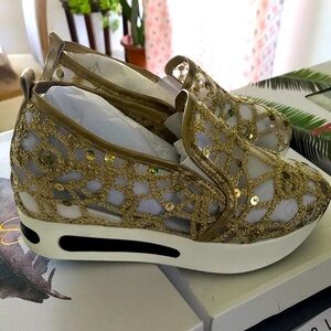 💛New Unique boutique platform shoes💛